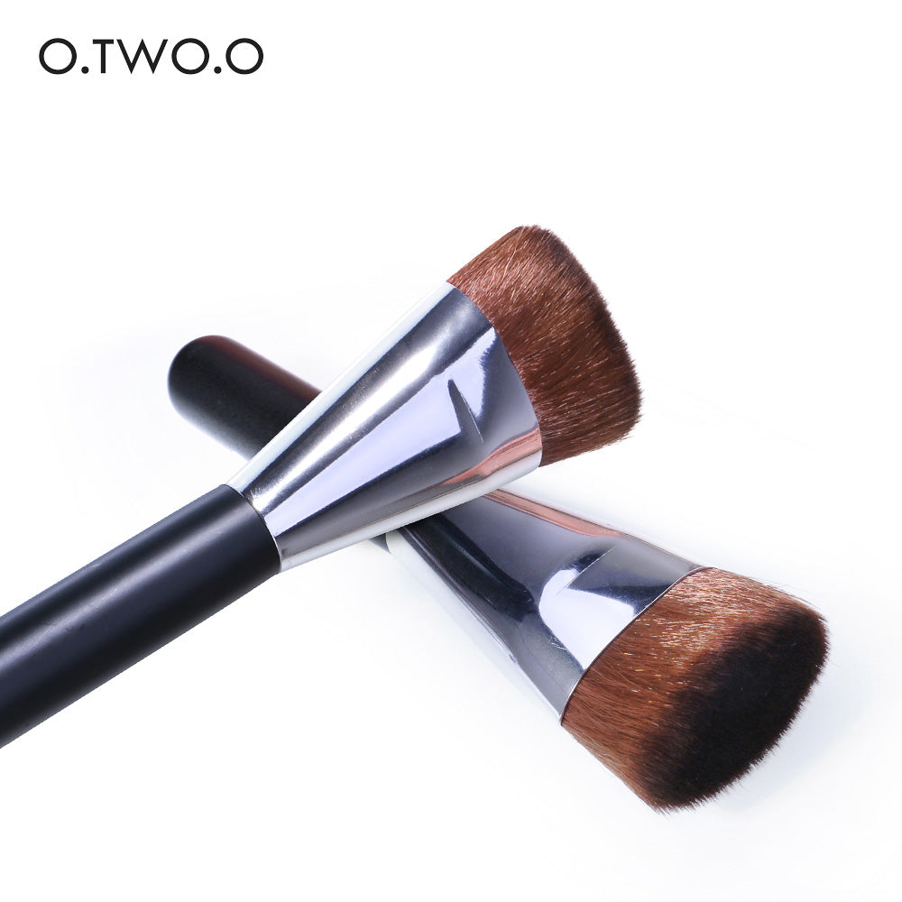 O.TWO.O FOUNDATION BRUSH