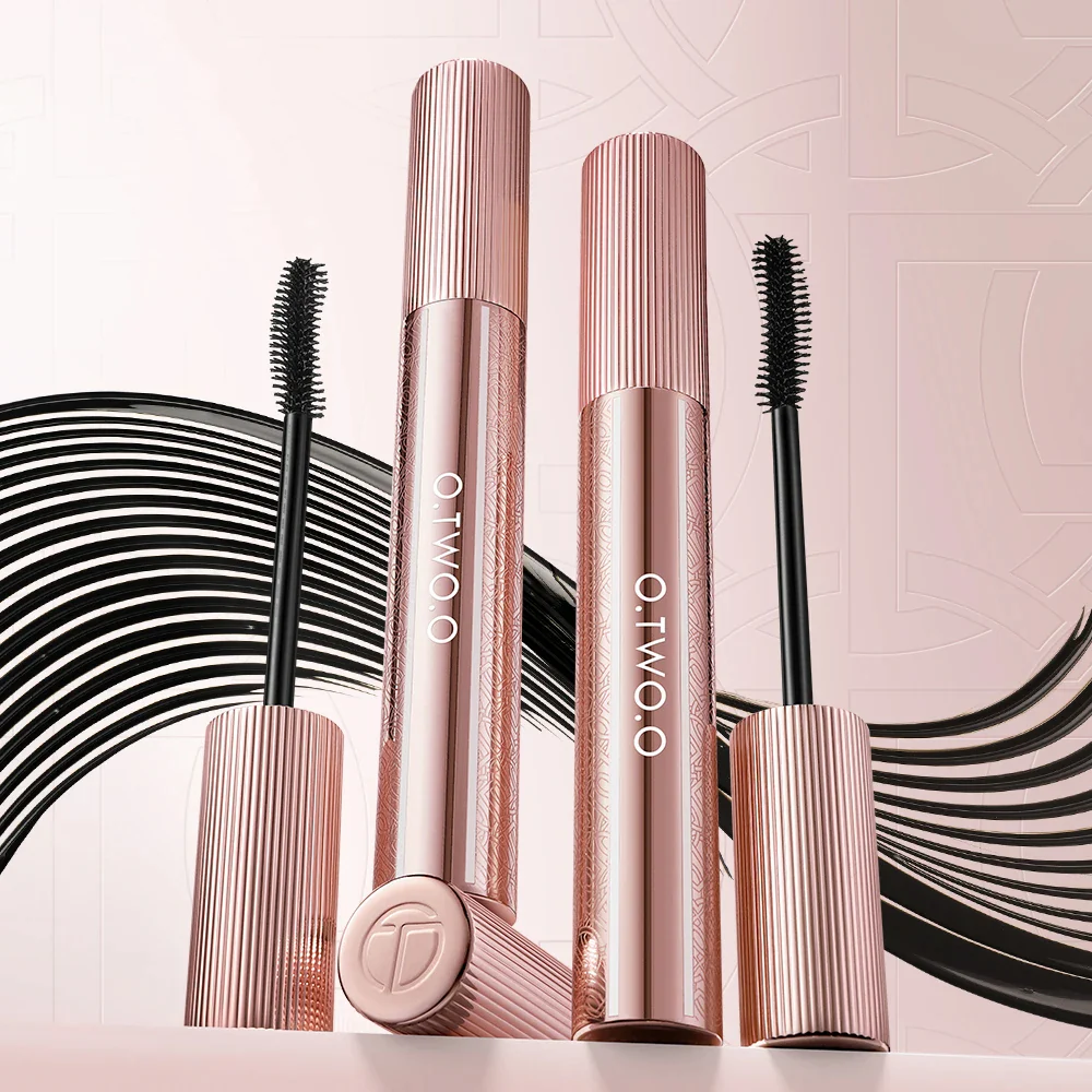 O.TWO.O HAUTE ULTRA THICK AND CURLING MASCARA