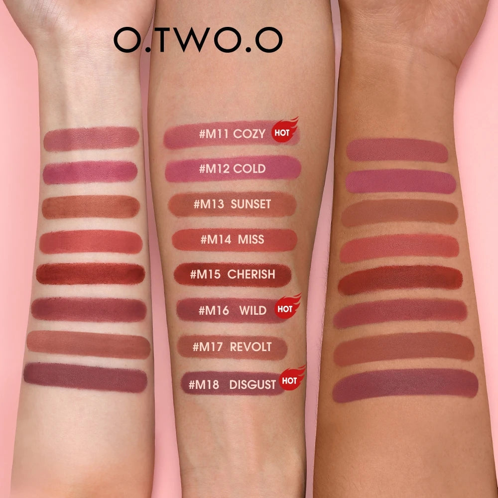 O.TWO.O MISTY KISS LOCK COLOUR MATTE LIPSTICK