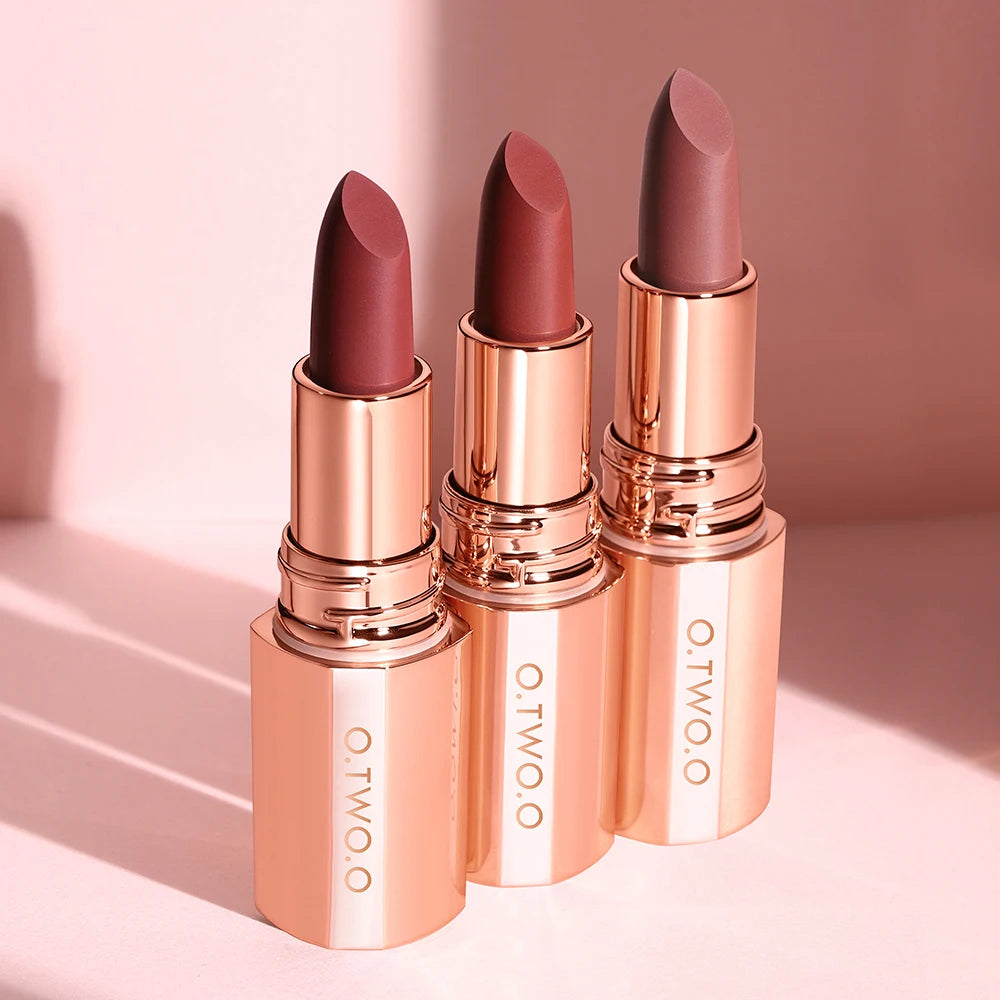 O.TWO.O MISTY KISS LOCK COLOUR MATTE LIPSTICK